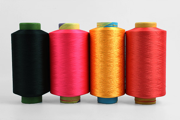 Mga Bentahe at Aplikasyon ng Polyester Carpet Yarn