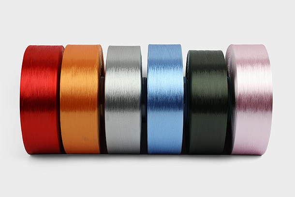 Ano ang lakas at pagganap ng polyester sewing thread?